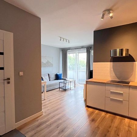 Close To Chopin Airport, Cybernetyki, Free Parking By Cosmo Spirit Varşovia Exterior foto