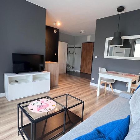 Close To Chopin Airport, Cybernetyki, Free Parking By Cosmo Spirit Varşovia Exterior foto