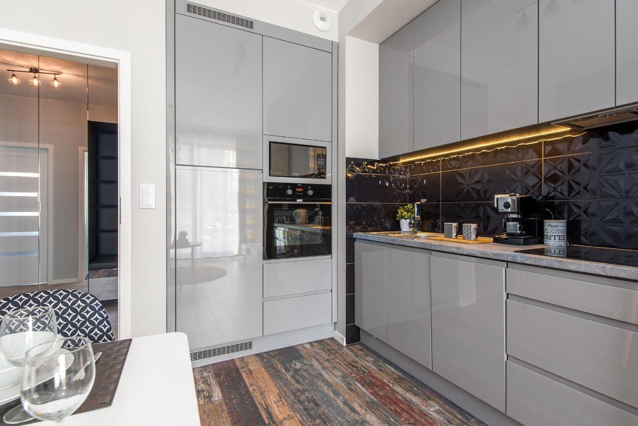 Close To Chopin Airport, Cybernetyki, Free Parking By Cosmo Spirit Varşovia Exterior foto