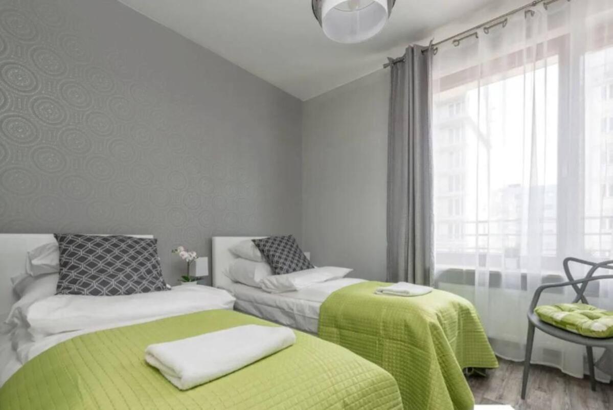 Close To Chopin Airport, Cybernetyki, Free Parking By Cosmo Spirit Varşovia Exterior foto