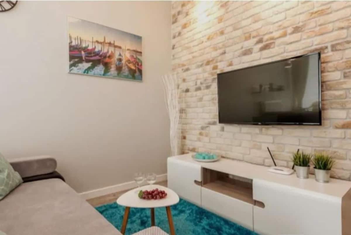 Close To Chopin Airport, Cybernetyki, Free Parking By Cosmo Spirit Varşovia Exterior foto