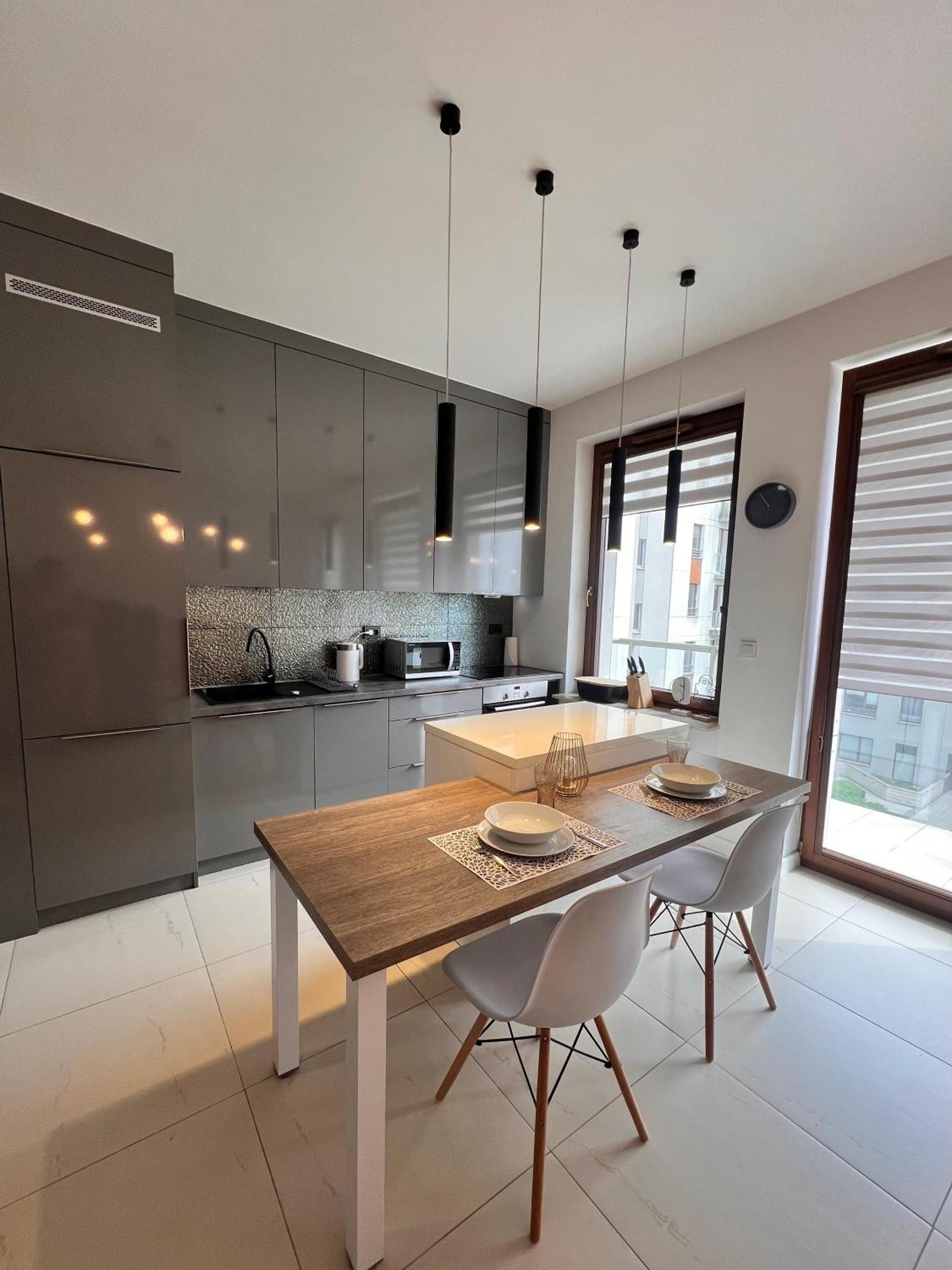 Close To Chopin Airport, Cybernetyki, Free Parking By Cosmo Spirit Varşovia Exterior foto